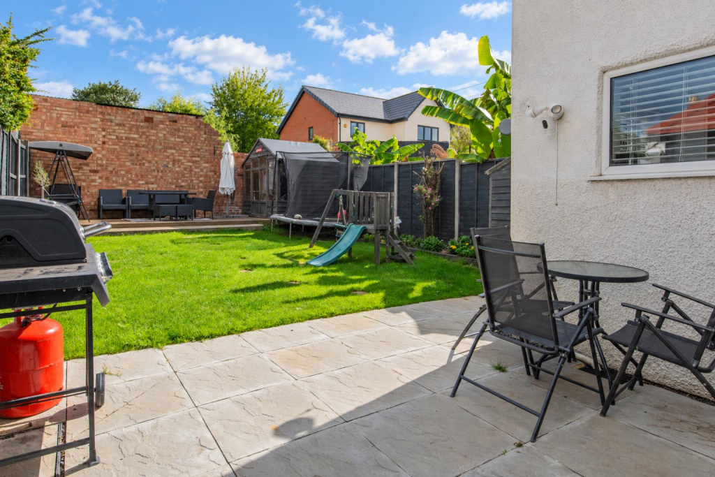 House in Kettering, Brambleside - View 3
