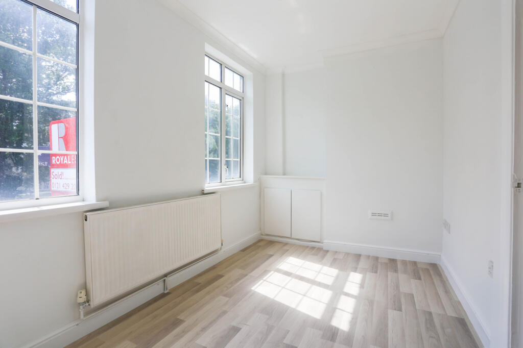 Apartment in Sandwell, West Midlands - View 4