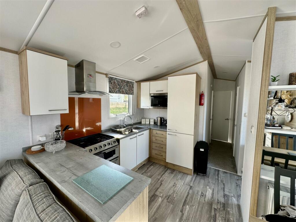 211 Waterside Park, Three Beaches , Paignton , Devon, TQ4 6NS photo 3