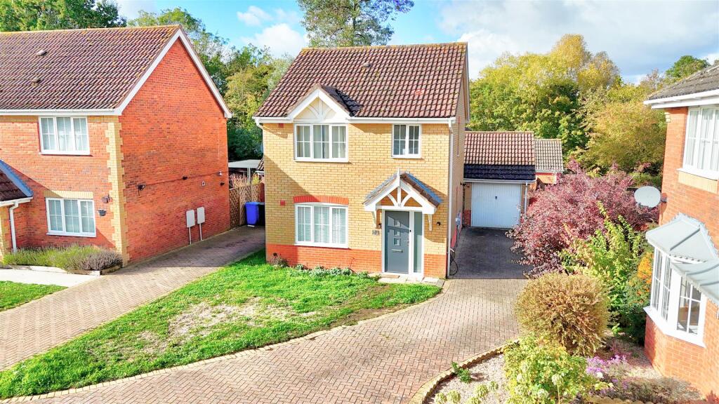 3-bed detached on Lotus Close, Ipswich, £300,000