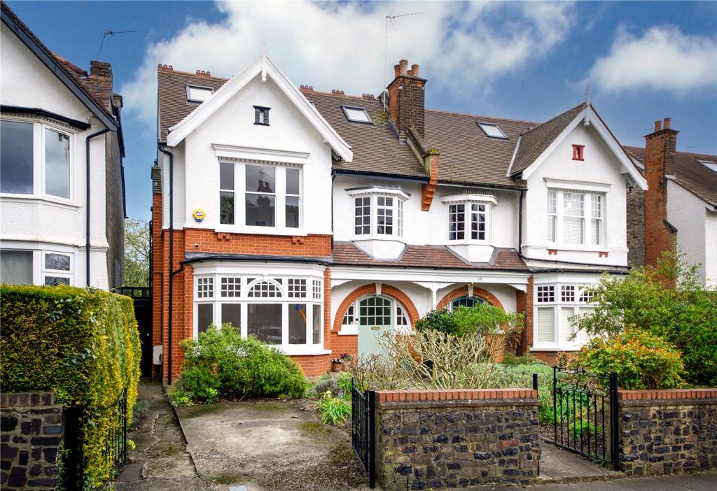 Main image of property: Etchingham Park Road, London, N3