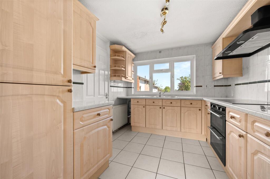 House in Bracknell, Hanworth - View 4