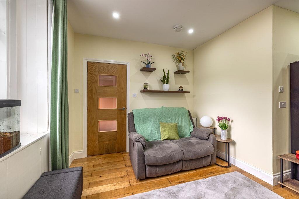 45 Woodside Place, Galashiels, TD1 1RE photo 4