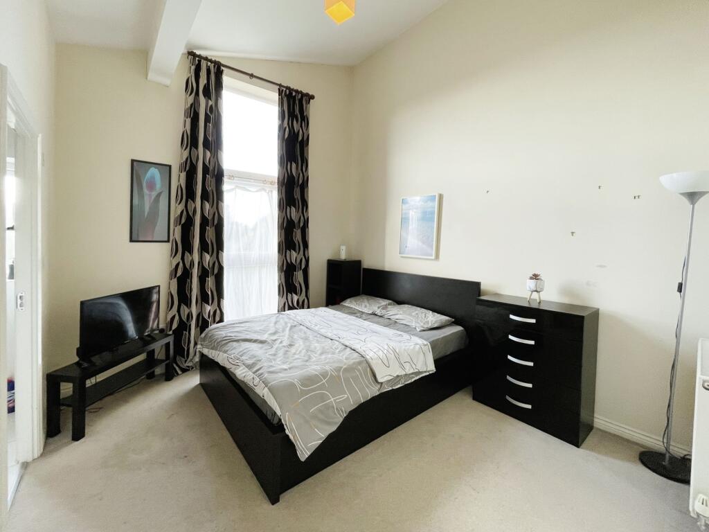 Charlbury Lane, Basingstoke, RG24 photo 4