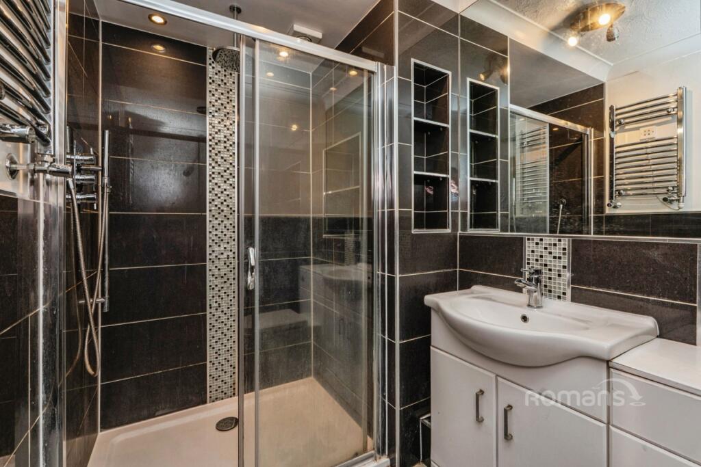 Apartment in Surrey Heath, Heatherside - More