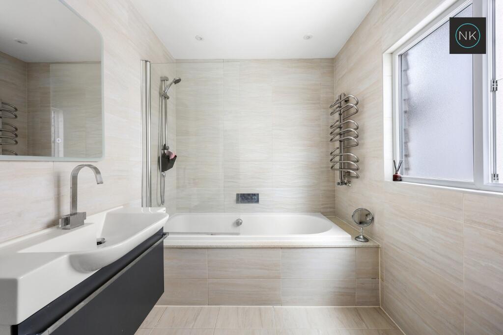 House in Epping Forest, Theydon Bois - View 3