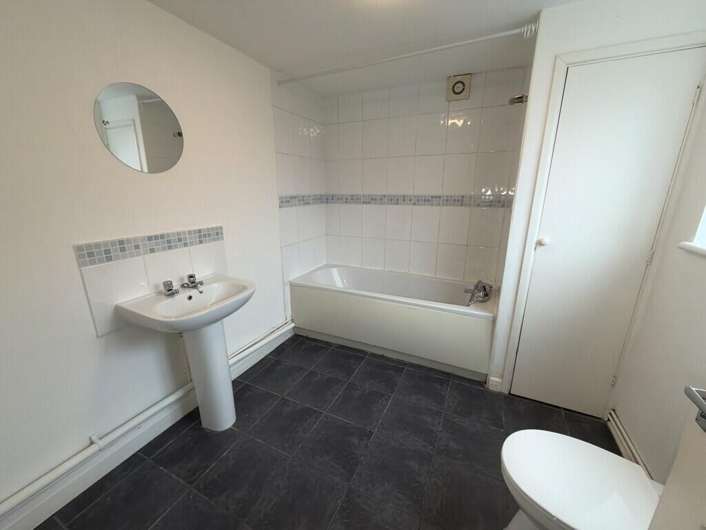 Apartment in Gloucester - More
