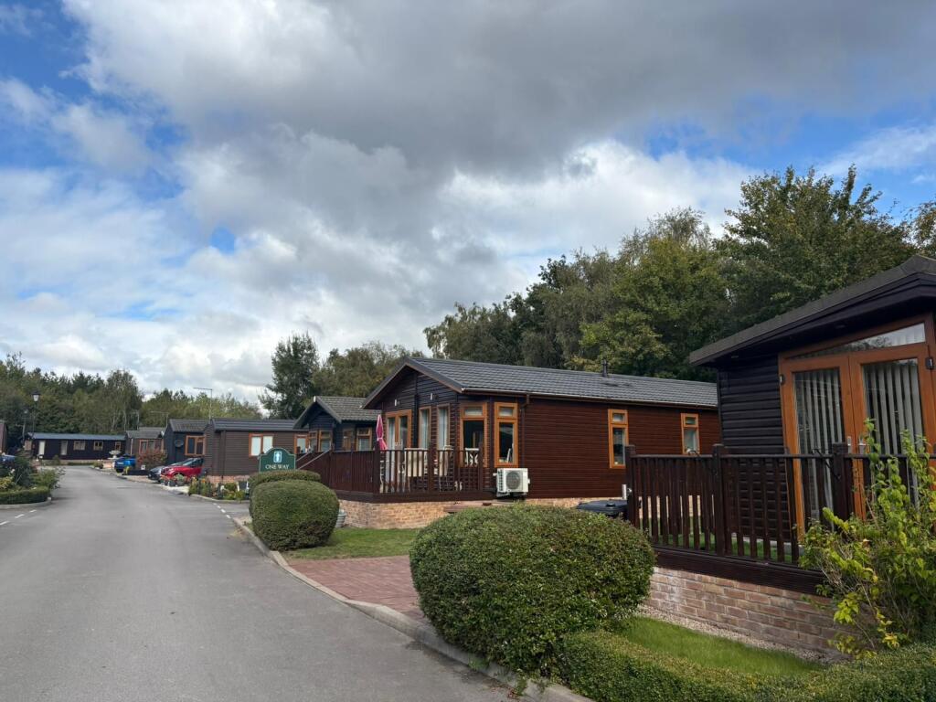 2-bed caravan on Overseal, Swadlincote, DE12 6JX, £169,950