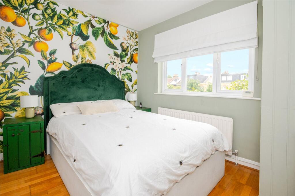 Apartment in London - More