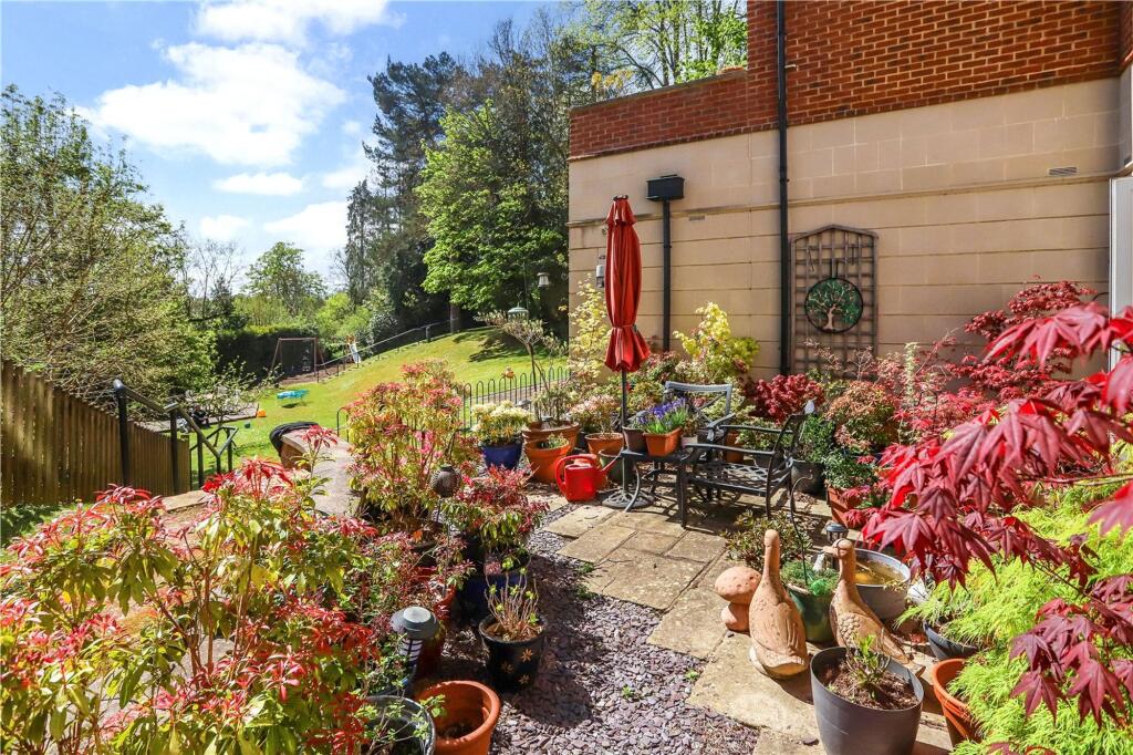 Shortheath Road, Farnham Cloisters, GU9 - More
