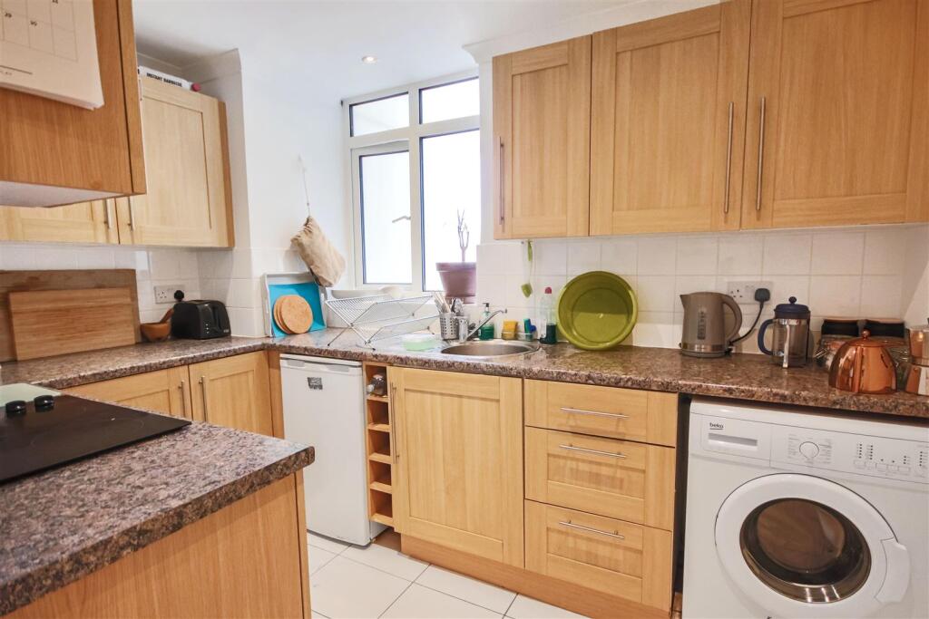 Apartment in Brighton - View 4