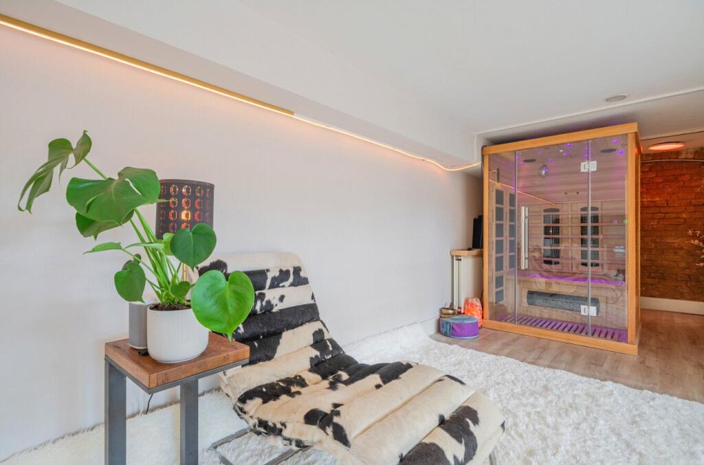 Apartment in London - More