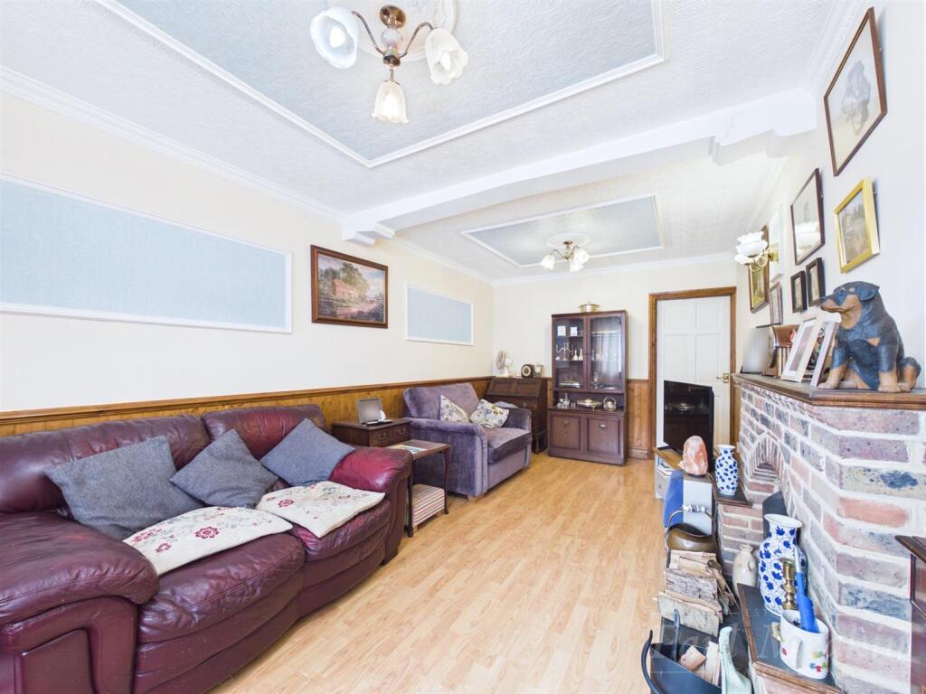 House in Croydon - View 3