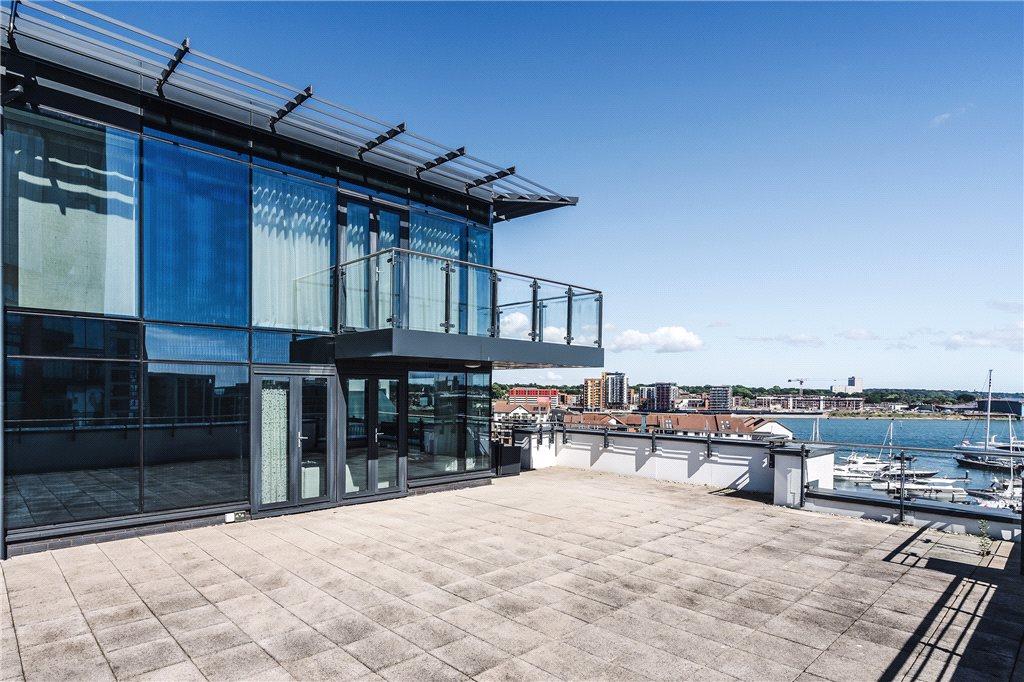 2-bed apartment on 187 The Blake Building Admirals Quay, £500,000
