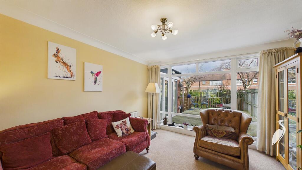 Lingdale Avenue, South Bents, Sunderland photo 3