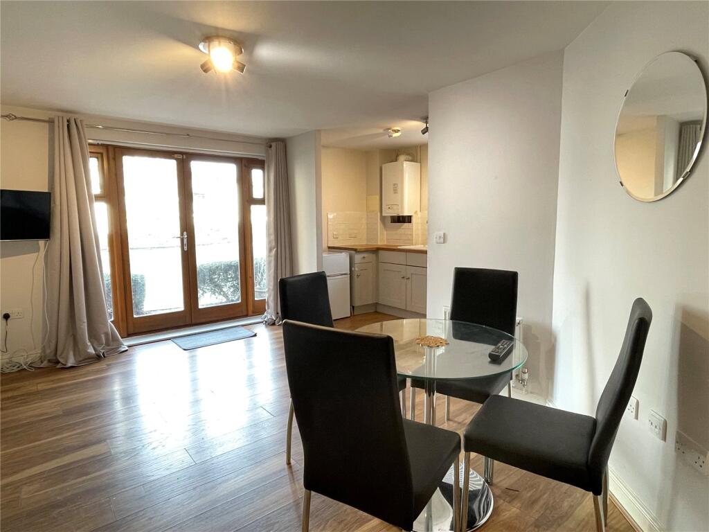 Apartment in Croydon - View 5