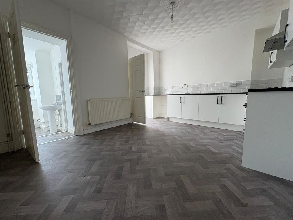 House in Cardiff, Tylorstown - View 4