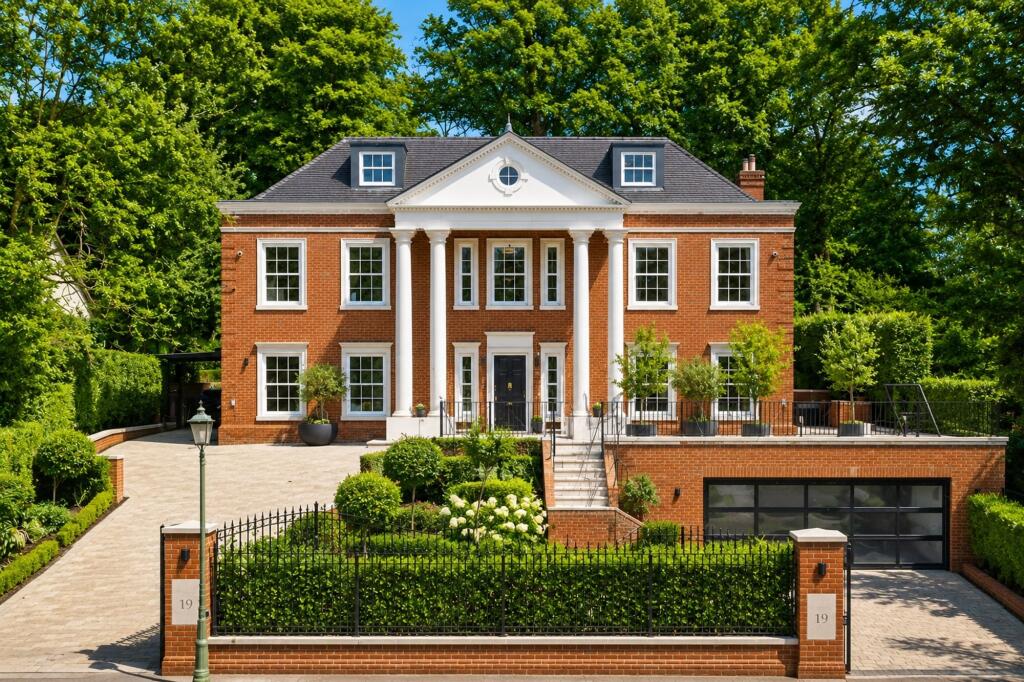 Main image of property: Valley Way, Gerrards Cross, SL9