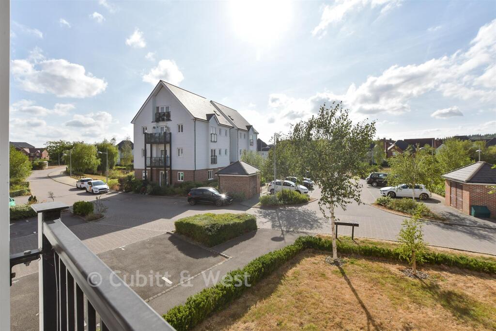 Apartment in Horsham, Colgate - View 2