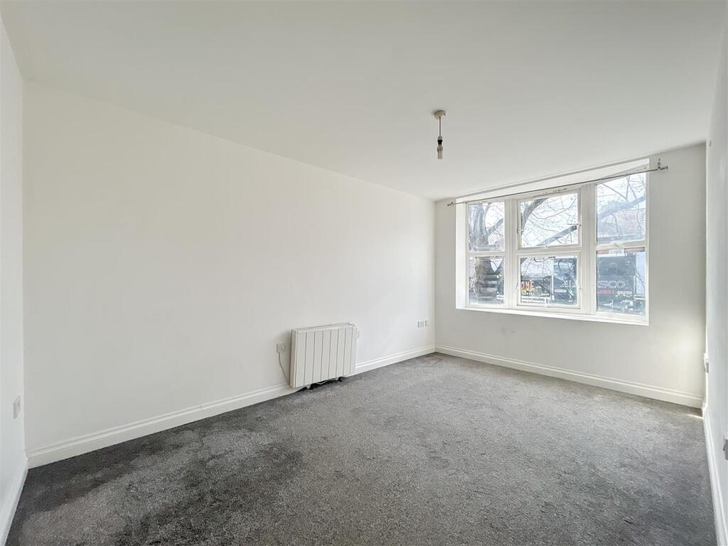 Apartment in Trafford, Greater Manchester - View 2