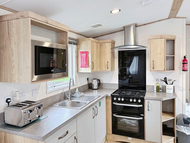 House in Cotswold, South Cerney - More