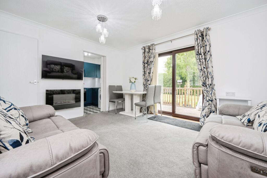 50 Walcourt Road, Bedford, MK42 photo 3
