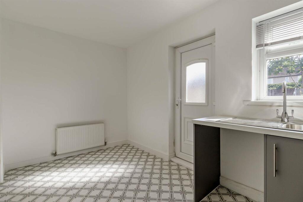 House in Doncaster, Rossington - View 4