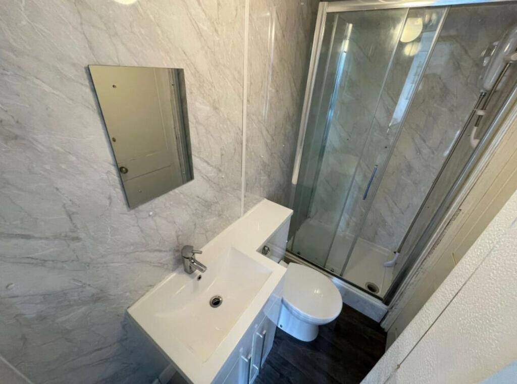 6 bedroom terraced house for rent