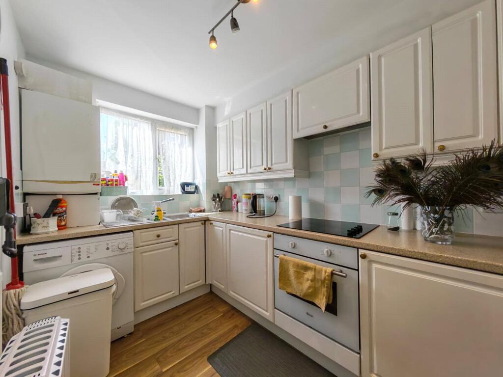 Apartment in London - View 5