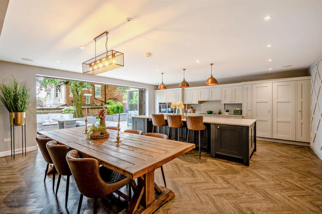 Main image of property: North Avenue - Approx 4500 sq ft,