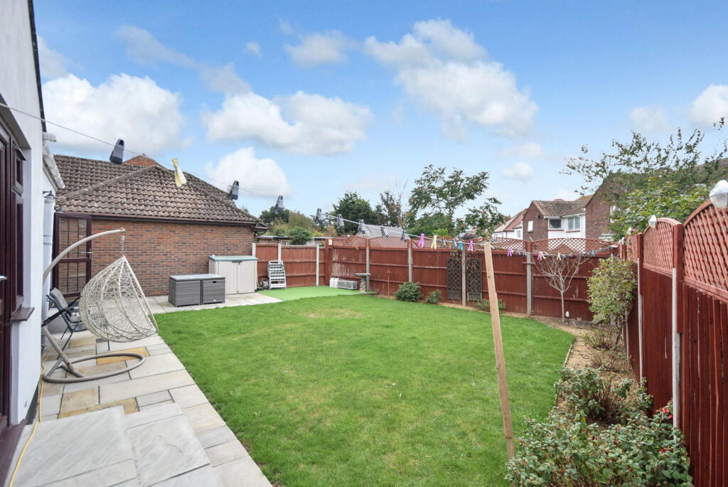 Uplands Road, Clacton-on-sea, Essex, CO15 1BB photo 4