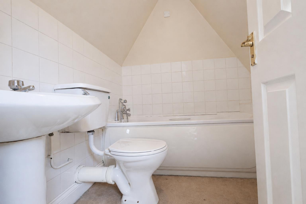 House in Gillingham, Medway - View 3