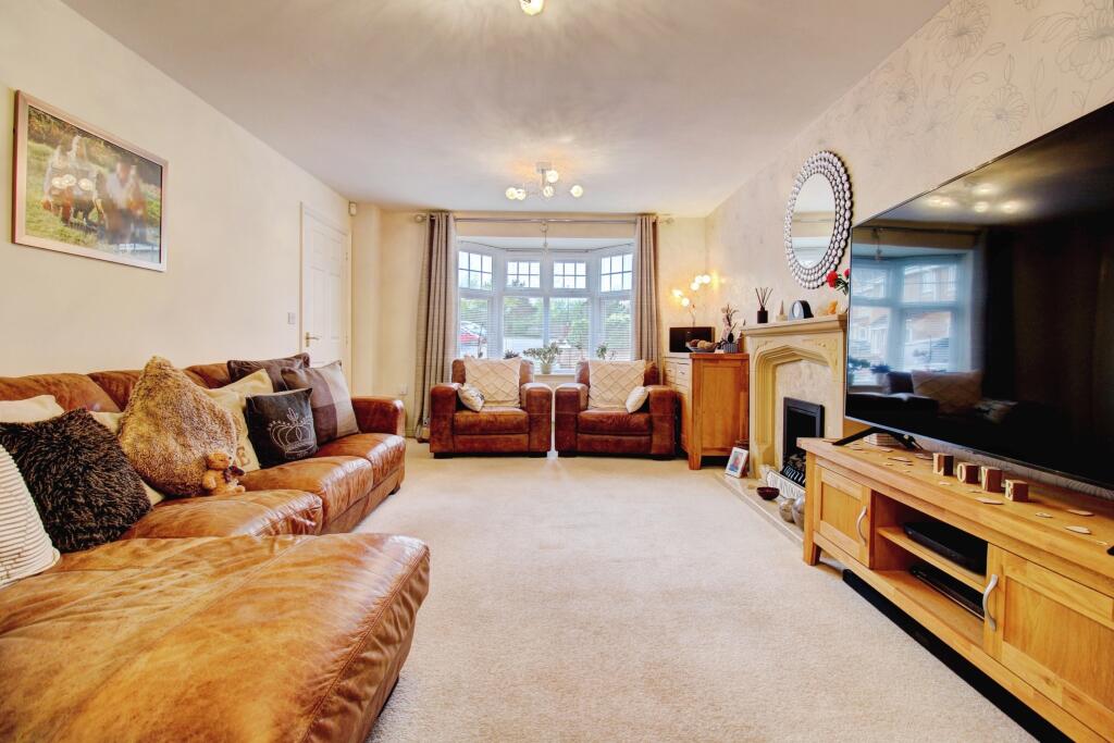 Canterbury Drive, Rugeley, WS15 photo 3