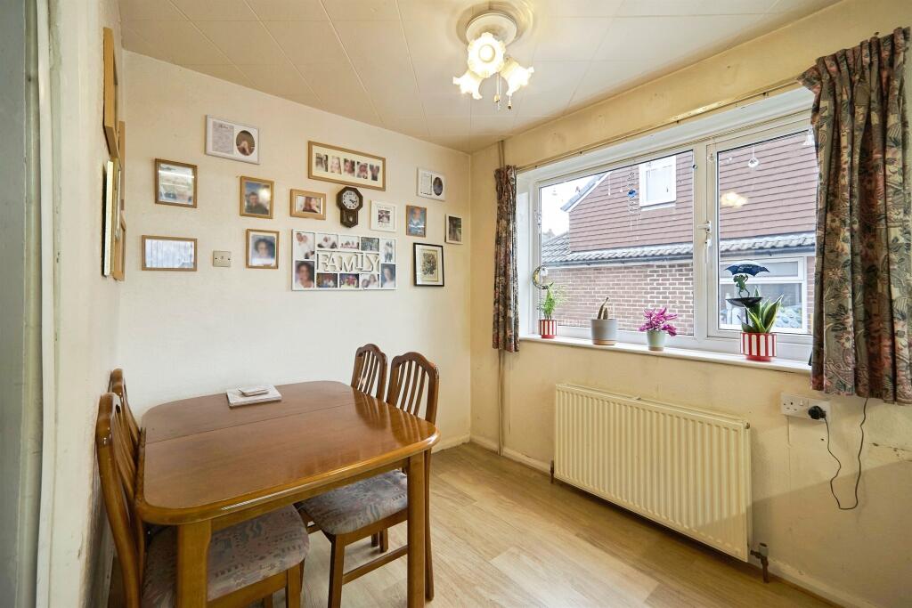 House in Leeds, Yeadon Banks, Shaw Lane - View 4