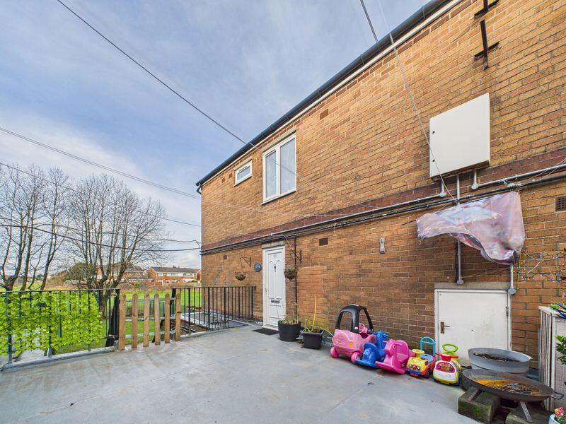 2-bed flat on Park View, Chadderon, Oldham, OL9, £120,000