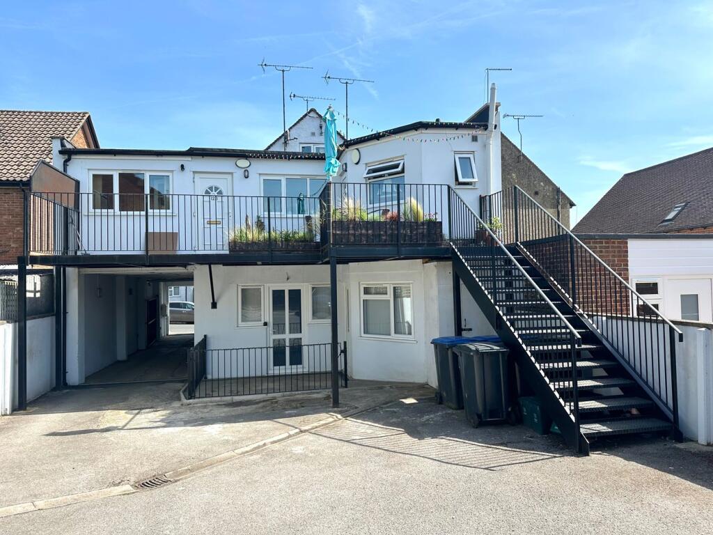 Main image of property: High Street, Bovingdon, HP3