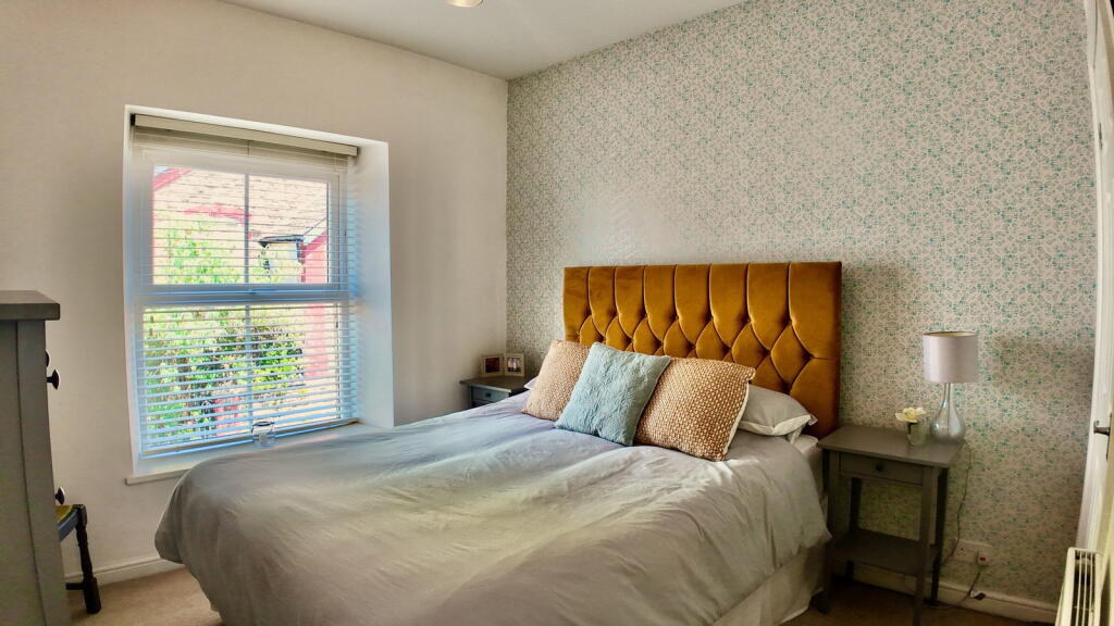 House in Newport - View 5