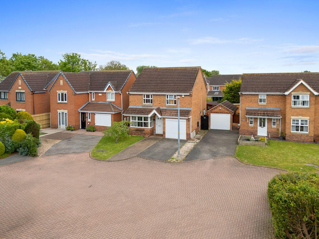 3-bed detached on Pendeen Close, New Waltham, £260,000