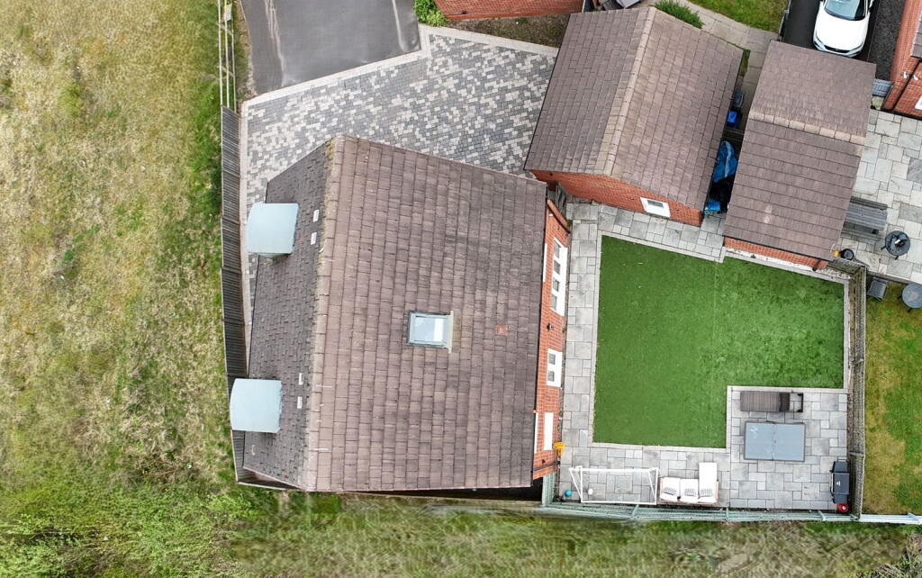 Taper Close, Kingswinford photo 4