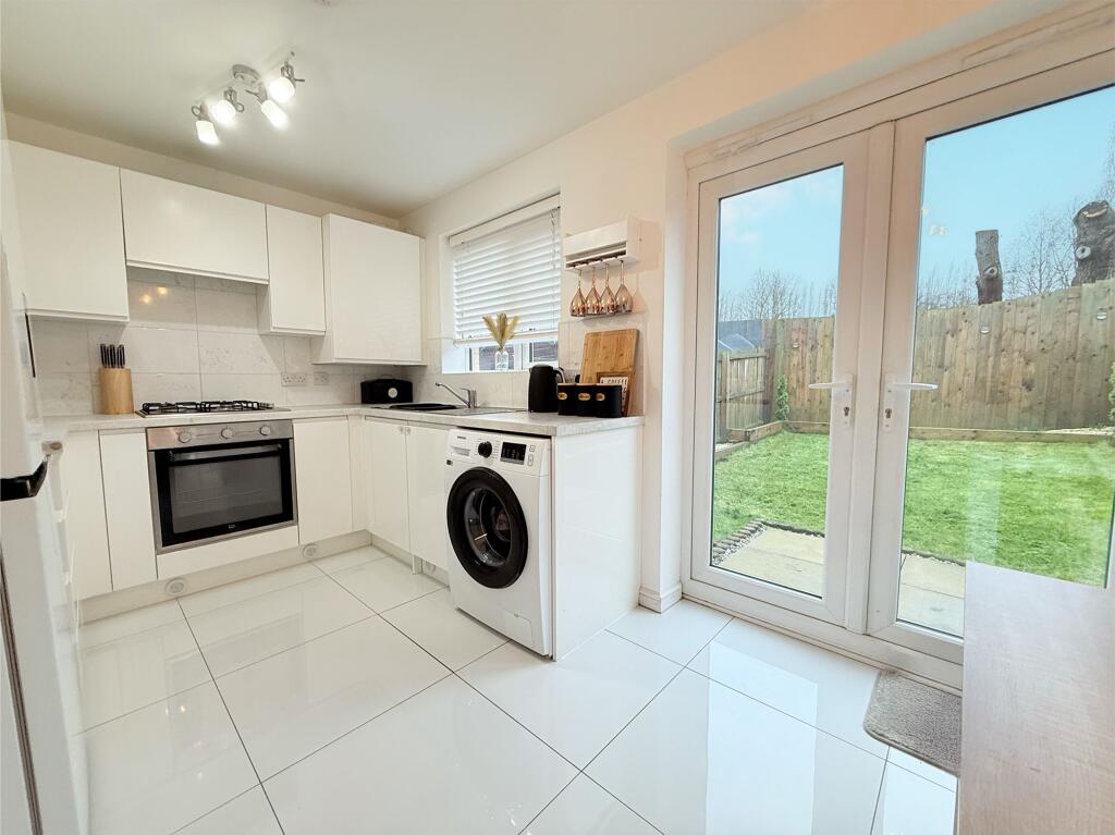 Calder Close, Mirfield, WF14 photo 2