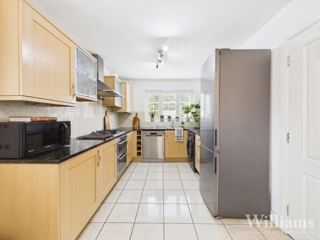 House in Aylesbury, Walton - View 2