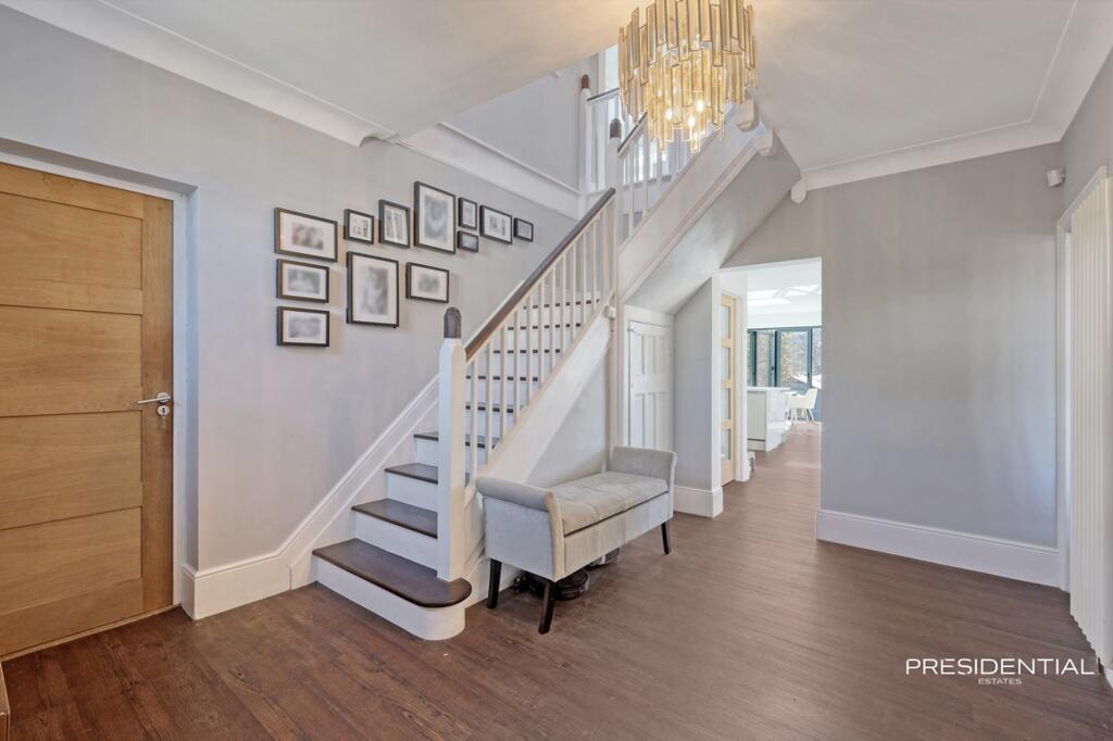 House in London, Hale End - View 5