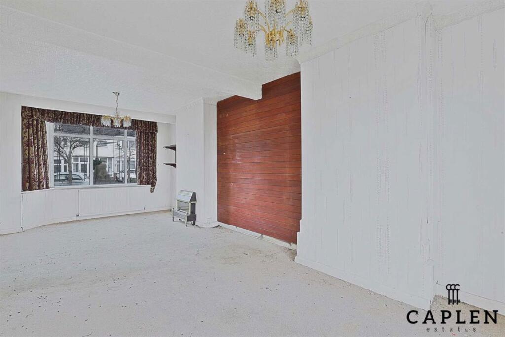 Applegarth Drive, Ilford photo 3