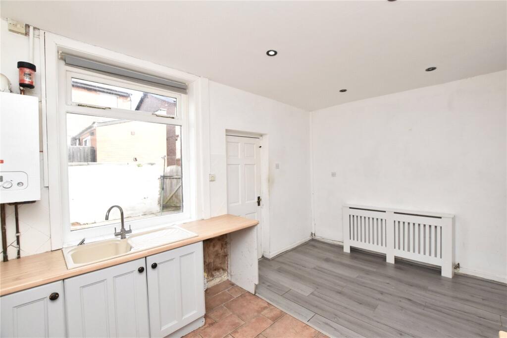 House in Rochdale, Cutgate - More