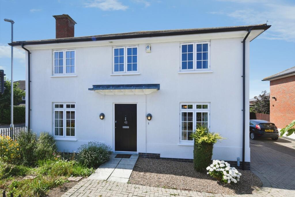 Main image of property: Kelso Close, Rayleigh, Essex, SS6