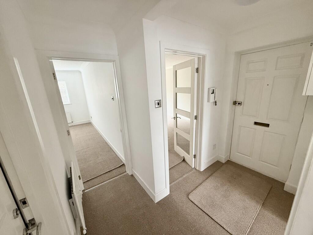 Apartment in Poole, Hillbourne, Broadstone - View 2