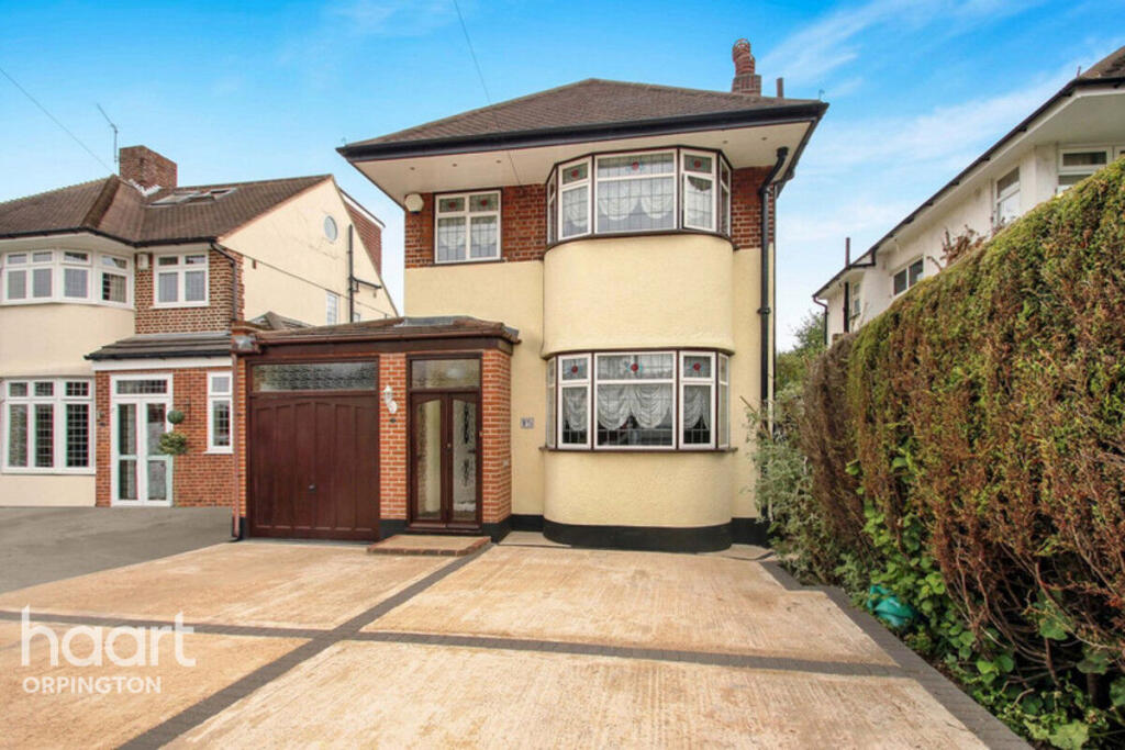 3-bed detached on Brownspring Drive, Eltham, £700,000