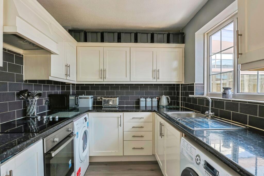 Rownhams Road, THROOP, Bournemouth, Dorset, BH8 – pohled 4