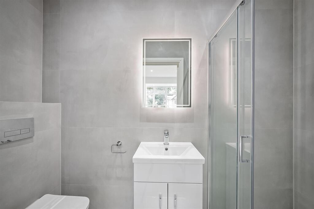 Apartment in Croydon - More