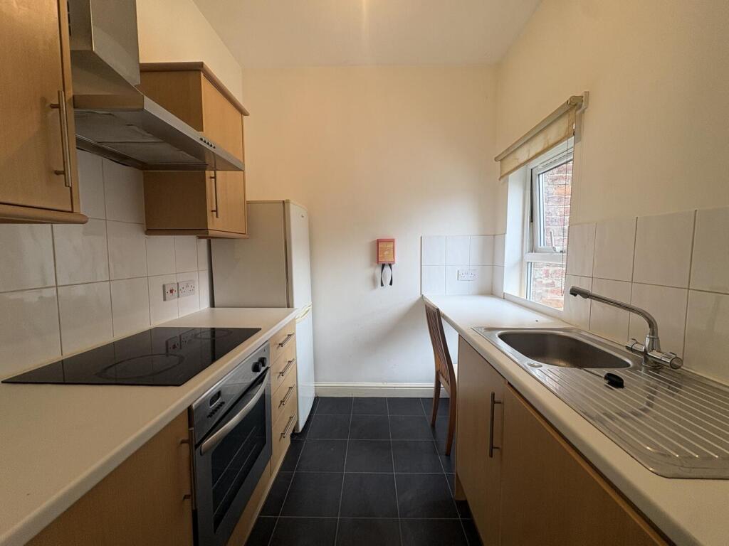 Apartment in Trafford, Sale Moor - View 4